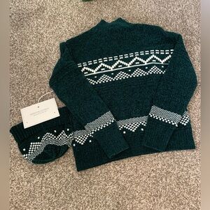 NWT Adrienne Vittadini Women’s Emerald Green Sweater with Matching Hat